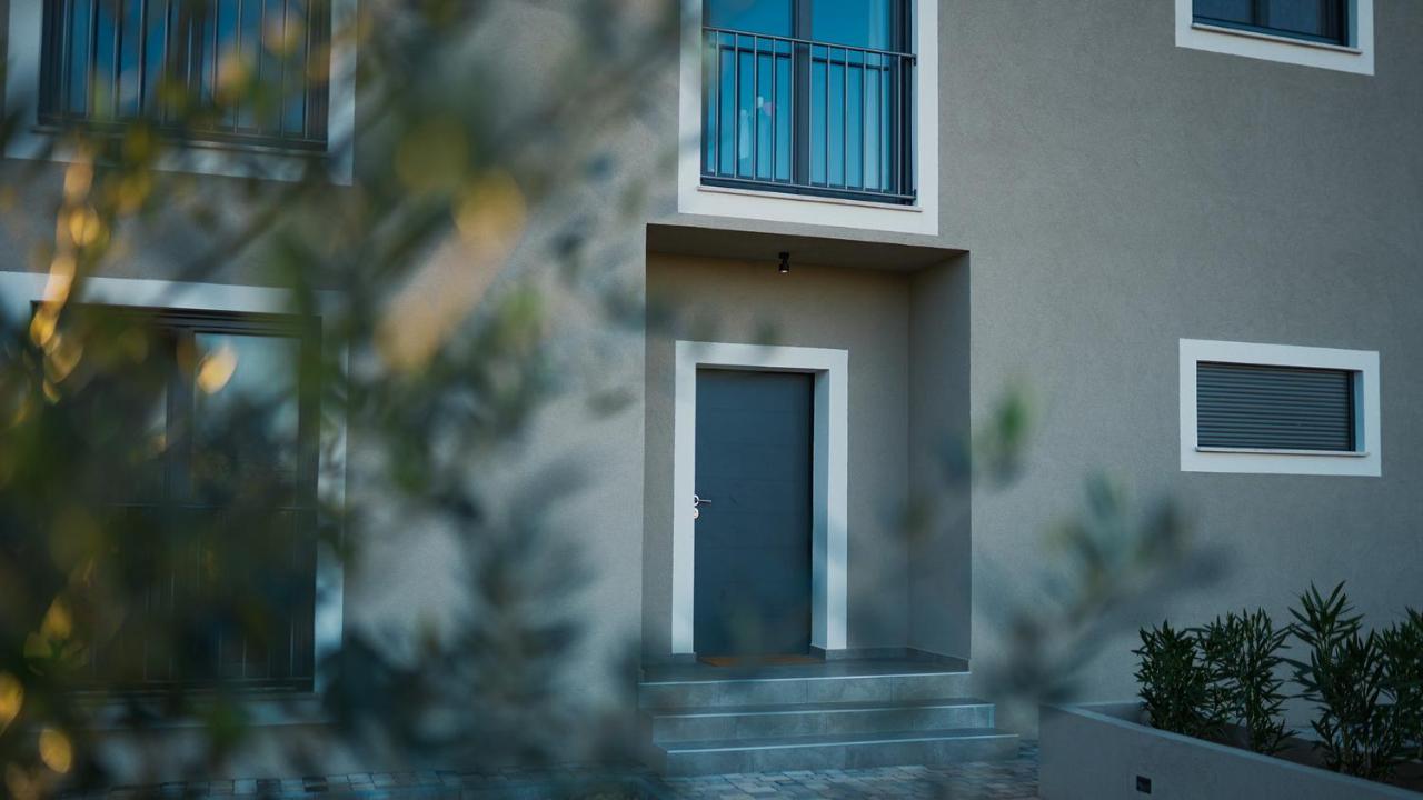 Villa & Jardin - Luxury Villa With Swimming Pool Vrh  Esterno foto
