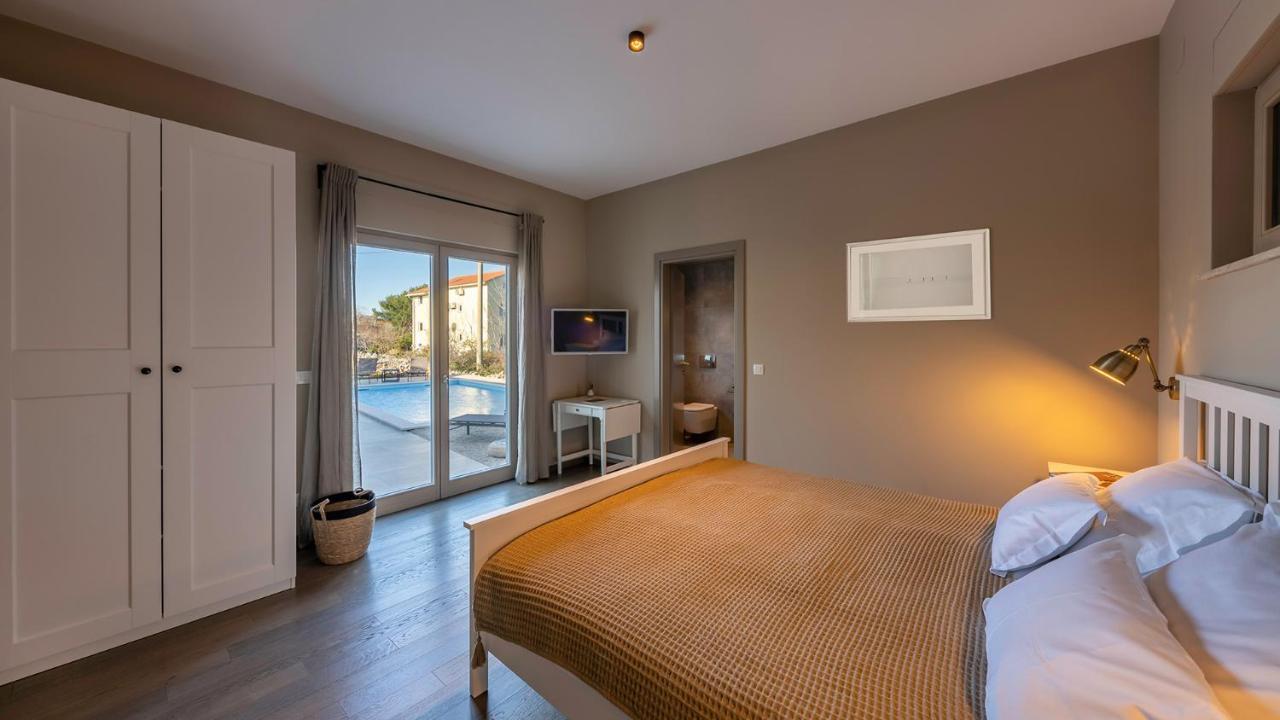 Villa & Jardin - Luxury Villa With Swimming Pool Vrh  Esterno foto