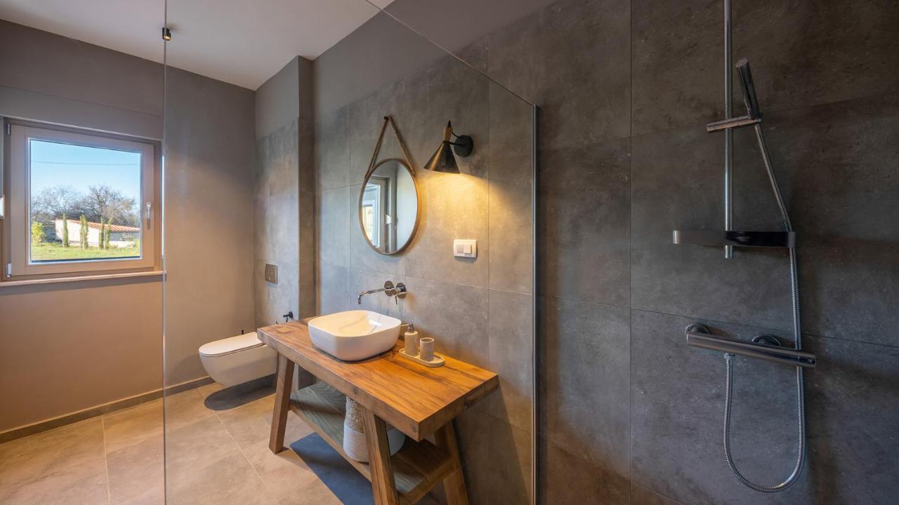 Villa & Jardin - Luxury Villa With Swimming Pool Vrh  Esterno foto