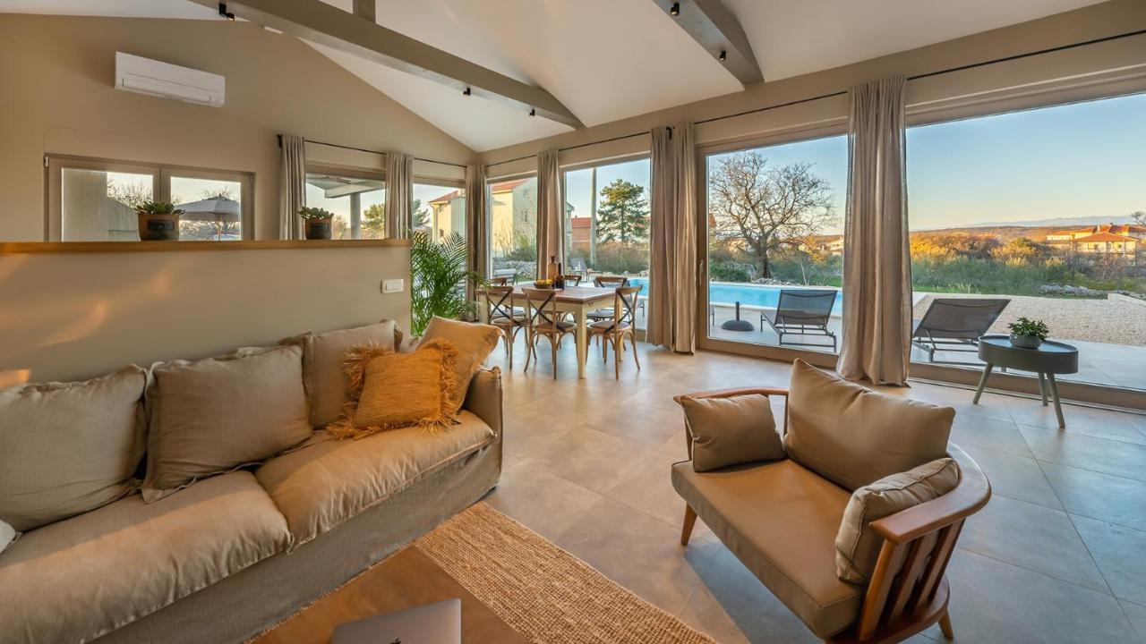 Villa & Jardin - Luxury Villa With Swimming Pool Vrh  Esterno foto