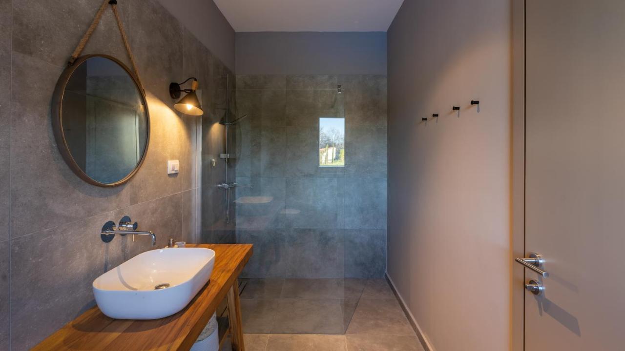 Villa & Jardin - Luxury Villa With Swimming Pool Vrh  Esterno foto