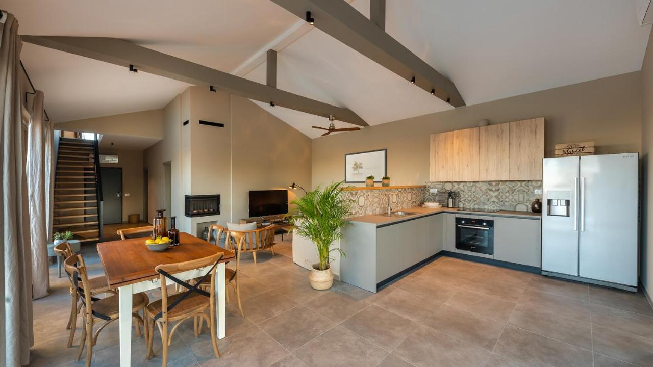 Villa & Jardin - Luxury Villa With Swimming Pool Vrh  Esterno foto