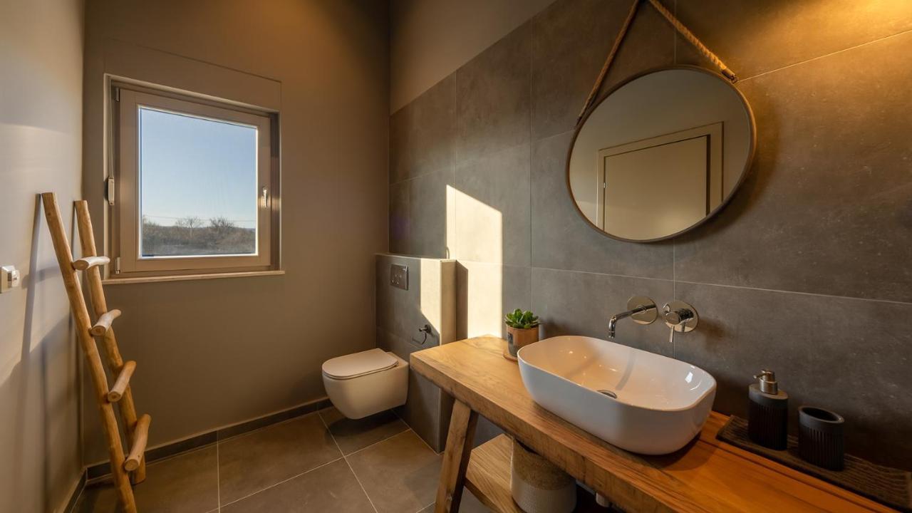 Villa & Jardin - Luxury Villa With Swimming Pool Vrh  Esterno foto
