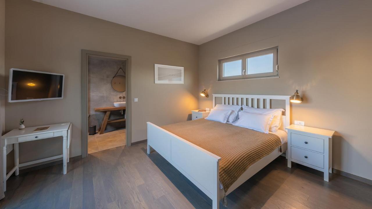 Villa & Jardin - Luxury Villa With Swimming Pool Vrh  Esterno foto