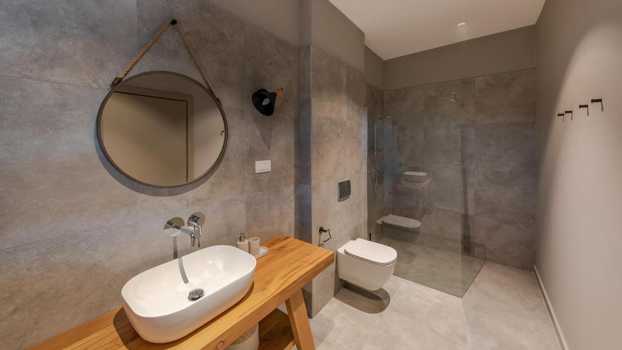 Villa & Jardin - Luxury Villa With Swimming Pool Vrh  Esterno foto