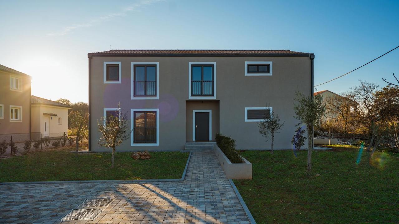 Villa & Jardin - Luxury Villa With Swimming Pool Vrh  Esterno foto