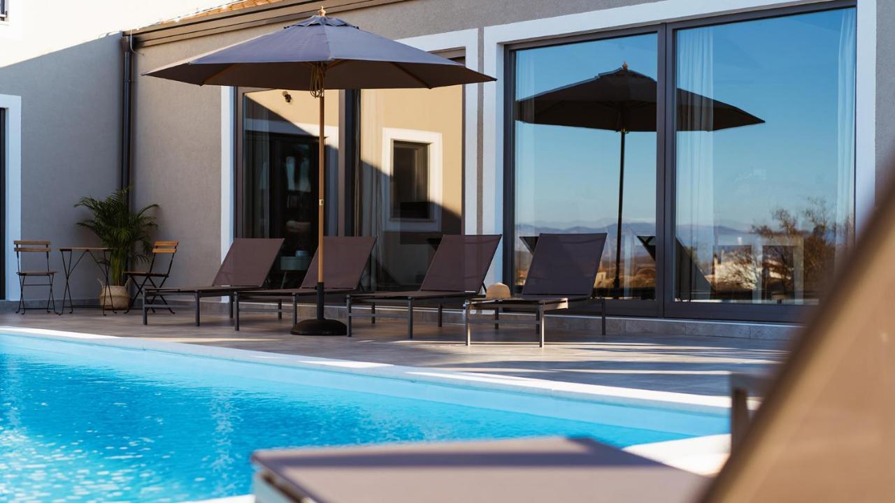 Villa & Jardin - Luxury Villa With Swimming Pool Vrh  Esterno foto